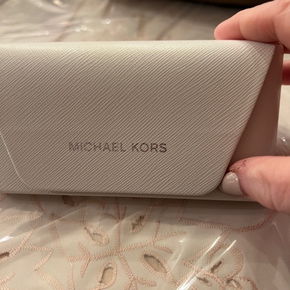 NWT Michael Kors Oversized Black Sunglasses w/ Case - Picture 7 of 7